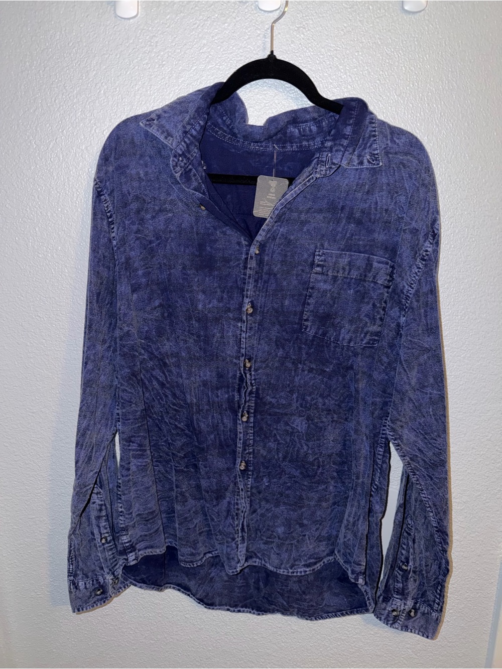 URBAN OUTFITTERS Washed Navy Button-Up Flannel